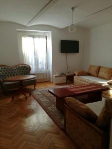 Apartment Splitska tesisinde bir oturma alanı