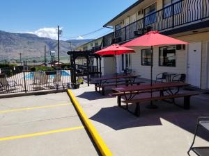 Pemandangan umum gunung atau pemandangan gunung yang diambil dari motel