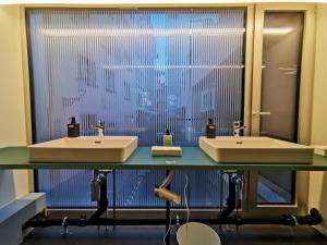 A bathroom at Green Marmot Capsule Hotel Zürich
