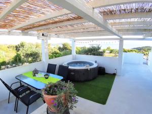 Fotografie z fotogalerie ubytování Apartment Svilan - terrace with sea view and nature v destinaci Zečevo