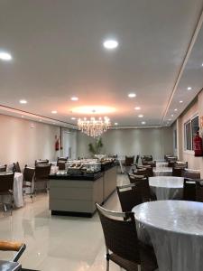 Restoran või mõni muu söögikoht majutusasutuses Hotel Seville Comfort