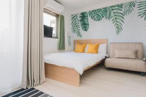 Un pat sau paturi într-o cameră la Juso AFP Apartment Hotel