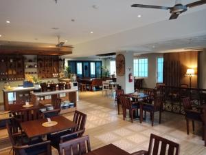 Arrayan Hotel Malioboro餐廳或用餐的地方