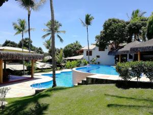 Bazén v ubytování Charm Bahia Residencias nebo v jeho okolí
