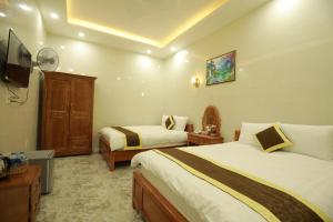 Giường trong phòng chung tại VES - PA Luxury Hotel