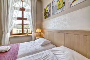 Posteľ alebo postele v izbe v ubytovaní Hanza Pałac Wellness & SPA