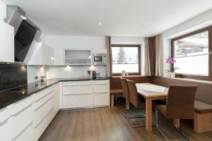 Kuchyň nebo kuchyňský kout v ubytování Appartement Rosengarten