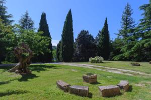 Jardín al aire libre en Convento di San Francesco Mondaino