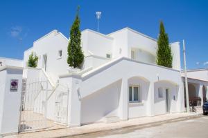 a white house with trees on top of it at Dimora Ausentum in Torre San Giovanni Ugento