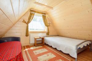 Tempat tidur dalam kamar di Pokoje Gościnne Pod Gubałówką