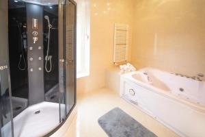 Koupelna v ubytování Murena Hotel i Restauracja