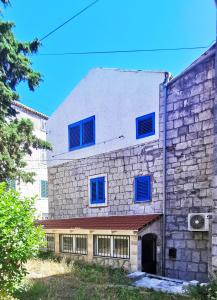 Budova, v ktorej sa vila nachádza