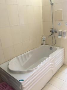 a bath tub in a bathroom with a shower at Thien Anh Hotel in Hai Phong