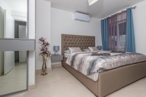 Posteľ alebo postele v izbe v ubytovaní Apartmani Kecman + 37 fotografií
