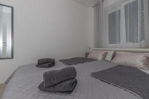 Posteľ alebo postele v izbe v ubytovaní Apartmani Kecman