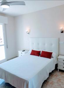 Posteľ alebo postele v izbe v ubytovaní Hotel costa mar