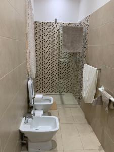 Vonios kambarys apgyvendinimo įstaigoje 2 bedroom apartment in the centre of Valletta