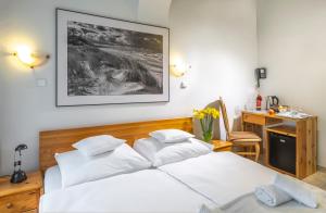 Tempat tidur dalam kamar di Murena Hotel i Restauracja