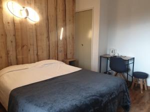 Postel nebo postele na pokoji v ubytování Hôtel Yaka
