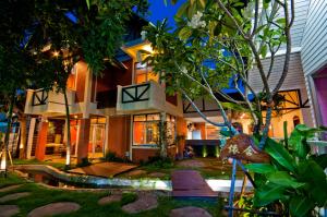 a house with a garden in front of it at Dream Garden Villa Hotel Night Bazaar ChiangMai in Chiang Mai