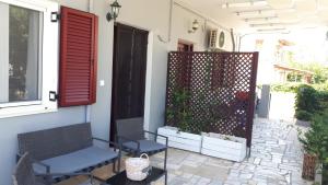A balcony or terrace at Kate-Mari House