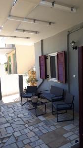 A seating area at Kate-Mari House