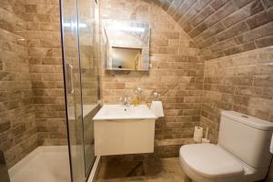 Koupelna v ubytování Edgerton Hotel