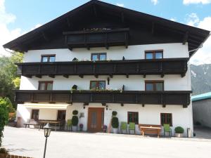 Edifici on està situat l'hostal o pensió