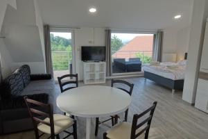 TV a/nebo společenská místnost v ubytování Apartments Laura FARM STAY