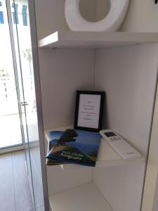 Imagen de la galería de Le Palais du Tropique appartement vue mer 5é étage avec ascenseur, en Juan-les-Pins