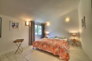 Ένα ή περισσότερα κρεβάτια σε δωμάτιο στο Domaine du Galon d'Or +49 φωτογραφίες