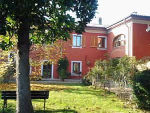 a park bench in front of a house at Il Pettirosso B&B in Certosa di Pavia