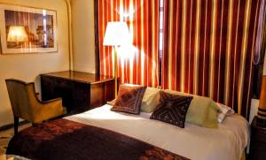 Llit o llits en una habitació de Santa Sophia Del Mar B&B hotel