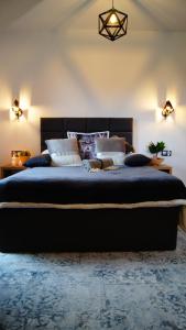 a bedroom with a large black bed with pillows at SKALNA CHATA 150 m do Kotelnicy i Bani in Białka Tatrzanska
