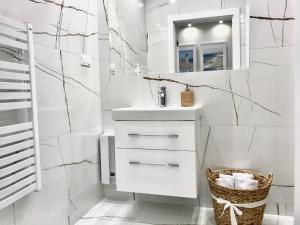 Ένα μπάνιο στο Apartamenty Porto Eli +52 φωτογραφίες