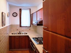 Kuchyň nebo kuchyňský kout v ubytování MONTE Beach Apartments
