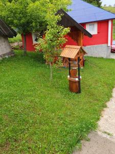 Um jardim no exterior de Vila Medo