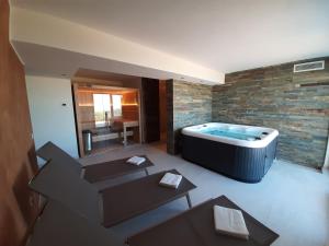 a room with a jacuzzi tub in the middle of a room at La Quercia in Badia Calavena