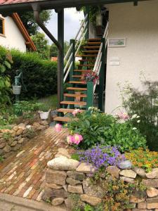 a stairway with a bunch of flowers in a garden at Ferienwohnung An der Försterei in Öhrenfeld