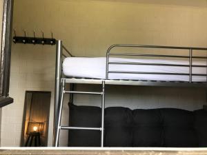 a bunk bed in a room with a lamp at Mijn Kleinhof in Westouter