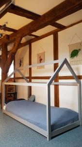 Poschodová posteľ alebo postele v izbe v ubytovaní Apartment Altes Pfarrhaus in Plau am See