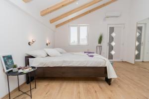 Postel nebo postele na pokoji v ubytování Studio Apartment Harmony NP Krka