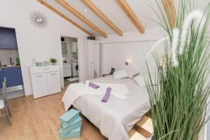 Postel nebo postele na pokoji v ubytování Studio Apartment Harmony NP Krka