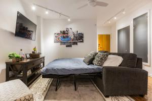 Galería fotográfica de Luxury 1BR OLD CITY-KING BED Walk to Liberty Bell & Independence Mall - FREE PARKING! en Filadelfia