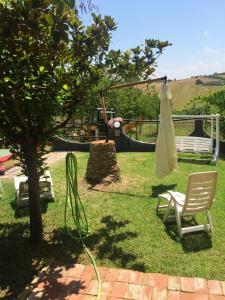 Foto dalla galleria di 3 bedrooms house with sea view jacuzzi and enclosed garden at Montenero di bisaccia 5 km away from the beach a Montenero di Bisaccia