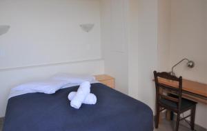 Ein Bett oder Betten in einem Zimmer der Unterkunft Accommodation Sydney City Centre - Hyde Park Plaza 3 bedroom 1 bathroom Apartment