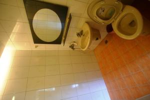 a bathroom with a mirror and a toilet and a sink at Hong Ben Hotel in Kenting