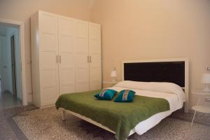 Posteľ alebo postele v izbe v ubytovaní Beautiful and Spacious Apartment next to Termini 10 minutes from Coliseum