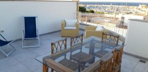 Uma varanda ou terraço em Appartamenti porta mare