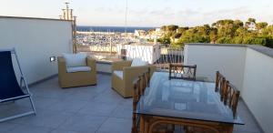 Uma varanda ou terraço em Appartamenti porta mare